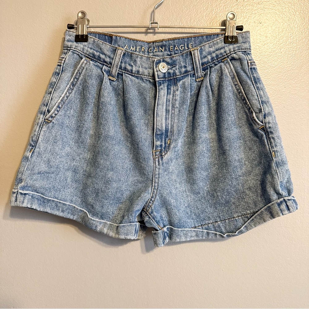 American Eagle Mom Shorts Light Wash High Rise Denim Shorts Womens 00
